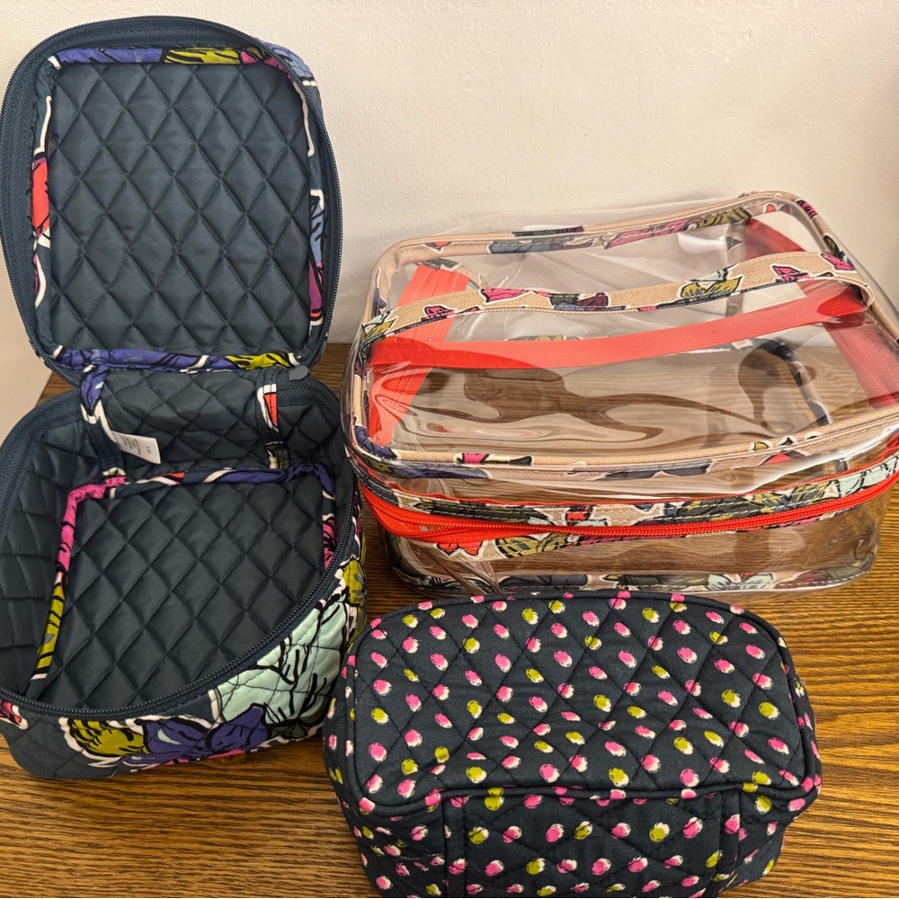 Vera Bradley Retired Floral
Falling Flowers Pribt Cosmetic
Bag Set EUC